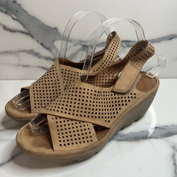 Clarks Artisan | Women's Neutral Nubuck Hook & Loop Wedge Clarene Sandals Sz 8 - Picture 3 of 7